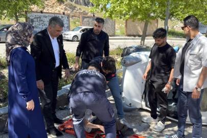 Elazığ'da elektrikli araç devrildi, ilk müdahaleyi milletvekili yaptı