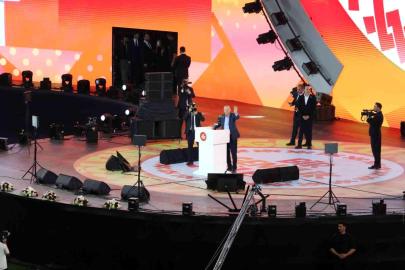 Erdoğan: Gençler milletin göz bebeği, ümitlerinizi söndürmeyin