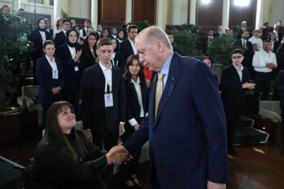 Erdoğan: Gençlerin her alanda yanında olmaya devam edeceğiz