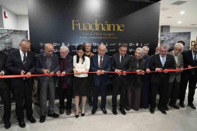 Fuat Başar ve sekiz kuşak öğrencilerinin eserleri "Fuadname Hat ve Ebru Sergisi"ne buluştu