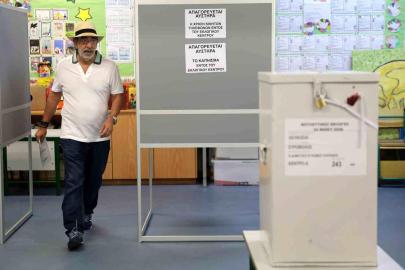 Güney Kıbrıs'ta halk sandık başında