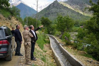 Hakkari Valisi Taşyapan, Çukurca ilçesinde ziyaretlerde bulundu