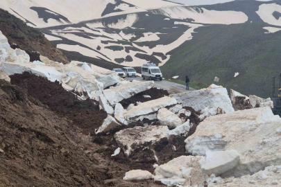 Heyelan nedeniyle kapanan Muş Çavuştepe-Üçevler grup yolu açıldı