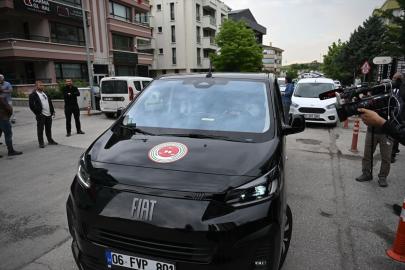 İcra memurları, CHP kurultay davasında verilen ihtiyati tedbir kararını Kılıçdaroğlu'na tebliğ etti