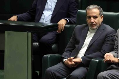 İran medyası: "Pezeşkiyan, ABD ile müzakerelerdeki görüş ayrılıkları nedeniyle Arakçi'yi görevden almayı düşünüyor"