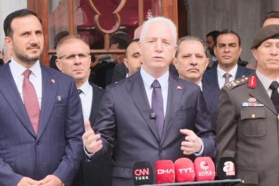 İstanbul Valisi Davut Gül, Fatih Sultan Mehmet'in Türbesini Ziyaret Etti