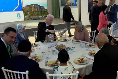 İstanbul Valisi Gül, Darülaceze Huzurevi'nde Bayram Kahvaltısında