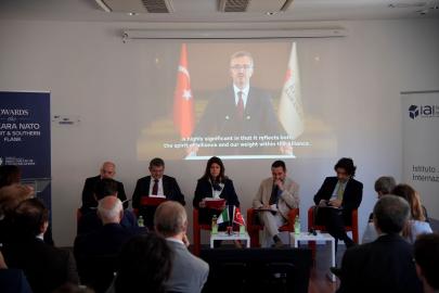 İtalya'da "Ankara NATO Zirvesi Ekseninde İttifakın Güney Kanadı" paneli düzenlendi