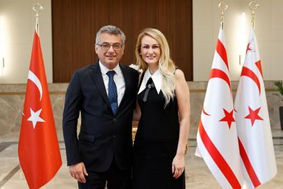 KKTC Cumhurbaşkanı Tufan Erhürman vatandaşlarla bayramlaştı