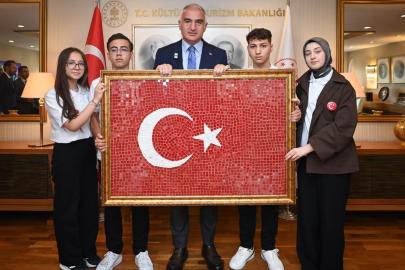 Kültür ve Turizm Bakanı Ersoy, 19 Mayıs'ta genç sanatçıları kabul etti
