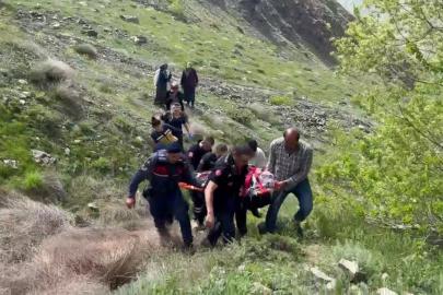 Malatya'da kayalıklardan düşerek mahsur kalan yaşlı kadın kurtarıldı