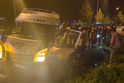 Mardin’de minibüs ile otomobil çarpıştı: 8 yaralı