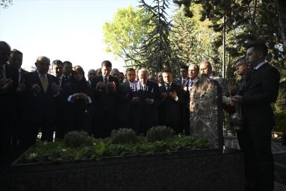 MHP Genel Başkanı Bahçeli, Alparslan Türkeş'in kabrini ziyaret etti