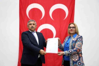 MHP ilçe başkanı Gündoğdu mazbatasını alarak göreve başladı