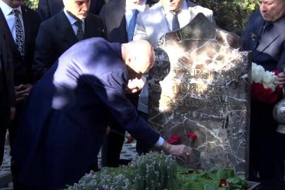 MHP lideri Bahçeli, Merhum Türkeş'in kabrini ziyaret etti