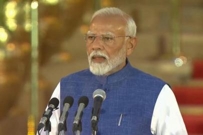 Modi, 5 ülkeyi kapsayan stratejik ziyaret turu için yola çıktı