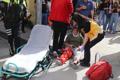 Otomobille çarpışan elektrikli bisiklet sürücüsü yaralandı