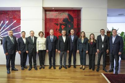 Özgür Özel, büyükşehir belediye başkanları ile bir araya geldi