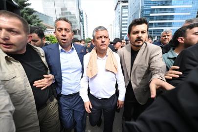 Özgür Özel, CHP Genel Merkezi'nden ayrıldı Açıklaması