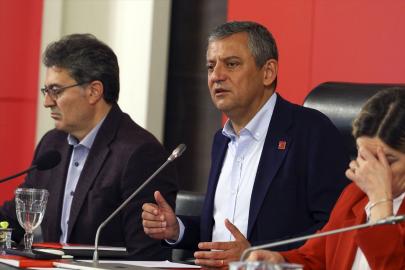 Özgür Özel, görevleri düşen CHP Parti Meclisi üyeleriyle toplantı yaptı
