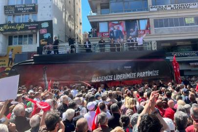 Özgür Özel'den sert çağrı: Derhal kurultay yapılmalı, parti seçilmiş genel başkana kavuşturulmalı