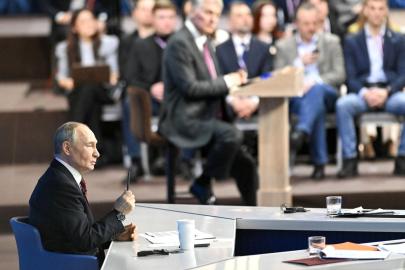 Putin, Rus Ordusuna Yurtdışındaki Rus Vatandaşlarını Koruma Yetkisi Veren Yasayı Onayladı