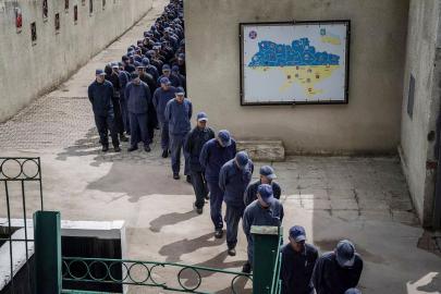 Rusya'da cezaevleri boşaldı: Mahkûmların Ukrayna cephesine gönderildiği iddiası