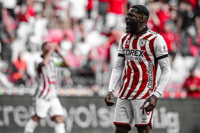 Samsunspor'da Ntcham ile yollar ayrıldı