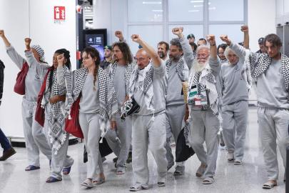 Sumud Filosu'nda İsrail tarafından alıkonulan İtalyan aktivistler ülkelerine döndü