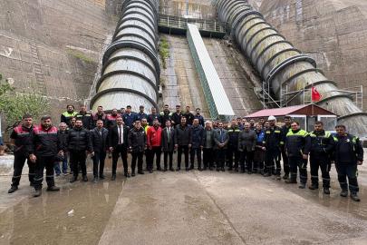 Suşehri'nde Kaymakam Yıldız ve Belediye Başkan Kayaoğlu, Kılıçkaya HES'i gezdi