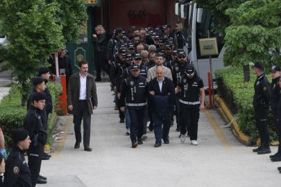Tepebaşı Belediyesi'ne yolsuzluk operasyonu şüphelileri adliyede