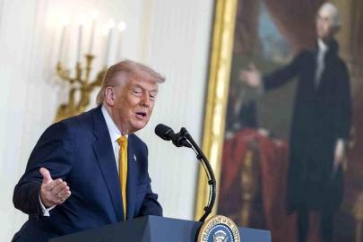 Trump: "(Leyen ile görüşme) İran'ın milyonları öldürebilecek bir bombayı kontrol edemeyeceği konusunda hemfikirdik"