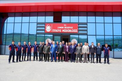 Vali Çakırtaş'tan bayramda görev yapan kurumların personeline ziyaret etti