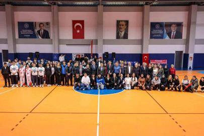 Vali Sözer Pazaryeri'nde bir dizi program gerçekleştirdi