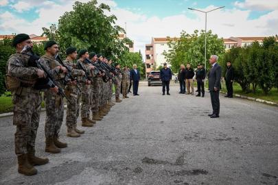 Vali Turan, sınır hattındaki özel harekat polisleriyle bir araya geldi