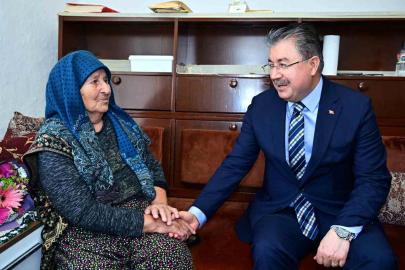 Vali Yılmaz'dan Ayşe teyzeye anlamlı ziyaret