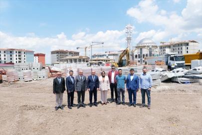 AK Parti Eskişehir Milletvekili Gürcan ve İl Başkanı Albayrak'tan TOKİ şantiyesine ziyaret