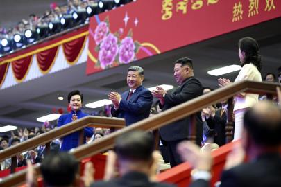 Albüm: Çin Lideri Xi ve Eşi, Kuzey Kore Lideri Kim ve Eşi ile Birlikte Sanat Gösterisi İzledi