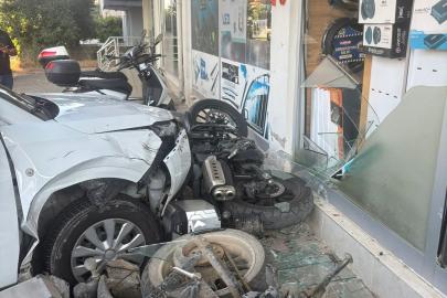 Aracıyla kaldırımı aşıp iş yerine çarptı