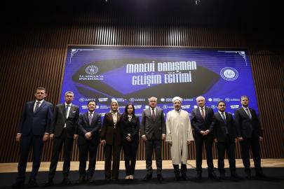 Bakan Bak, Manevi Danışman Gelişim Eğitimi Programı'na katıldı
