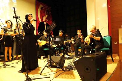 Balıkesir'de 'Her Telden' Konseri Büyük Beğeni Topladı