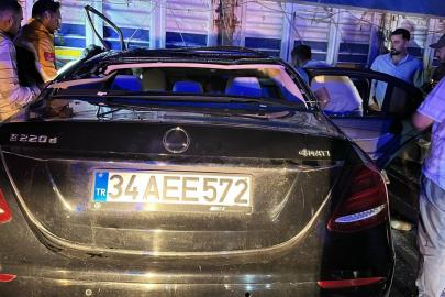 Batman'da otomobil tırın altına girdi: 1'i ağır 2 yaralı
