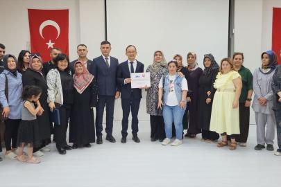 Çin'in Ankara Büyükelçisi Jiang Xuebin, Adıyaman'da depremzedelere yardımda bulundu