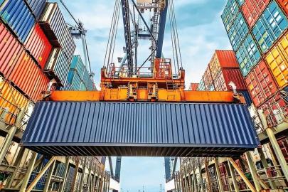 Dış ticaret açığı mayısta son 9 ayın en düşük seviyesine geriledi