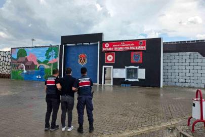 FETÖ'den aranan şahsı jandarma yakaladı