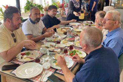 Gelibolu'da Eğitim-Bir-Sen üyeleri kahvaltıda buluştu