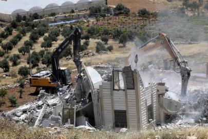 İsrail, El Halil'de Filistinlilere ait ev ve marangoz atölyesini yıktı
