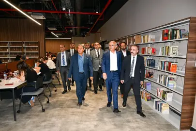 Malatya'da Başkan Er, öğrencilere yemek dağıttı