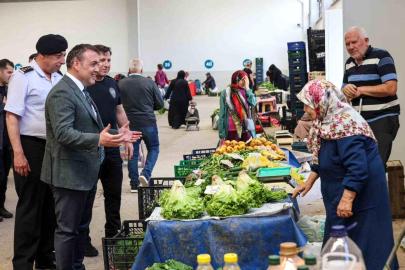 Vali Sözer kapalı pazarda tezgahları tek tek dolaştı