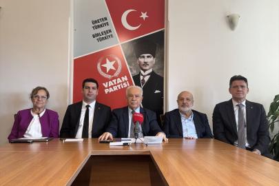 Vatan Partisi Genel Başkanı Perinçek, İstanbul'da basın toplantısı düzenledi